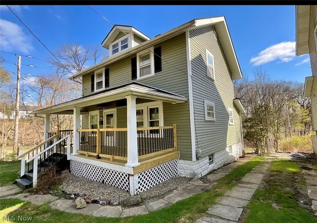 Photo 4 of Single family home for sale at 569 Barwell St, Akron, OH 44303 | MLS# 5214326 | Listing updated on 2026-10-07