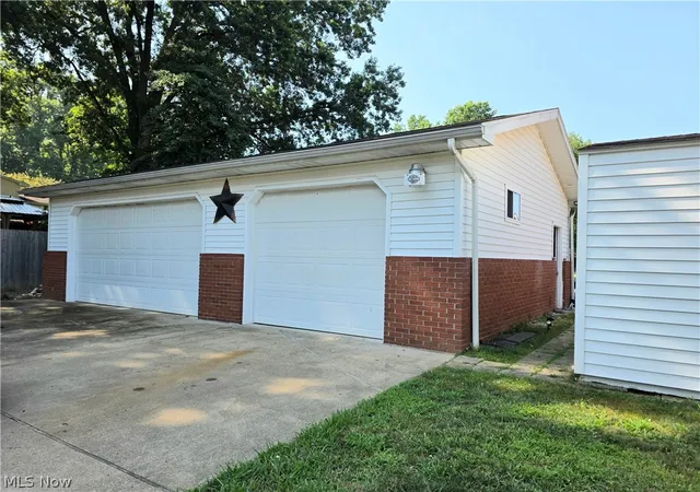 Photo 2 of Single family home for sale at 2814 16th Avenue, Vienna, WV 26105 | MLS# 5214656 | Listing updated on 2026-09-10