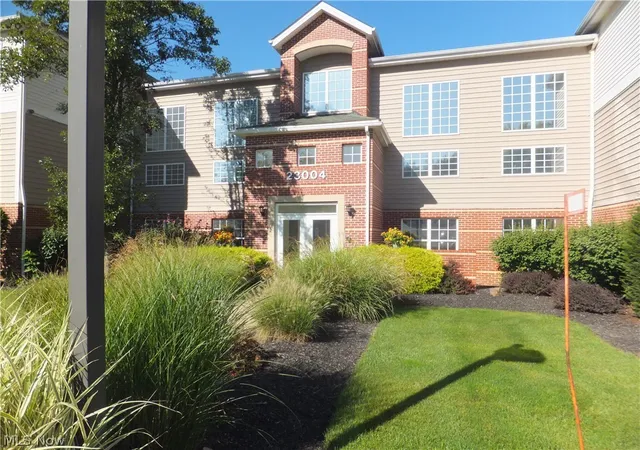 Condo for sale at 23004 Chandlers Ln #114, Olmsted Falls, OH 44138 | MLS# 5214941