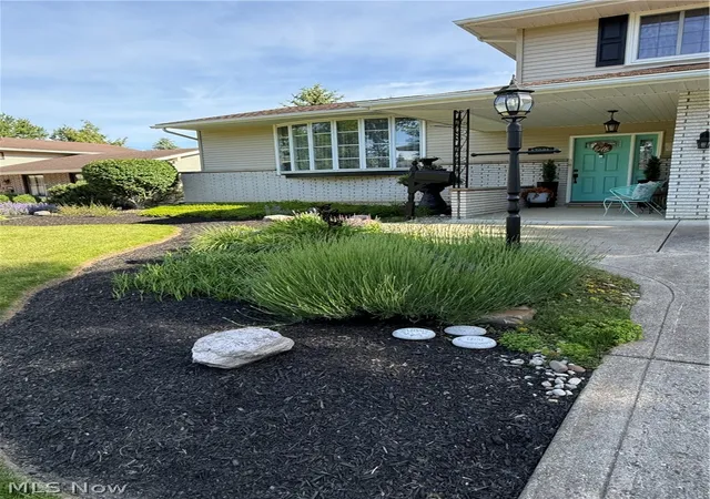 Photo 3 of Sale Pending at 13981 Indian Crk Dr, Cleveland, OH 44130 | MLS# 5215381 | Listing updated on 2026-09-04