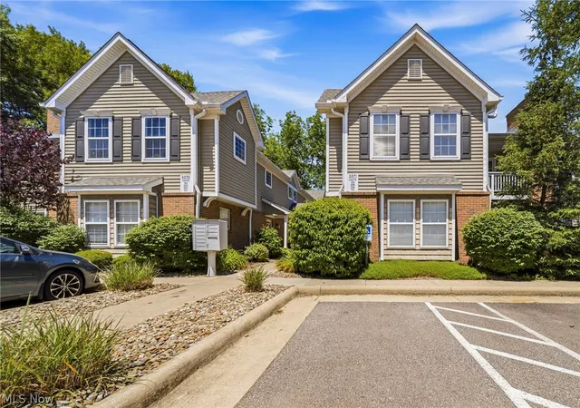 Condo for sale at 3371 Lenox Village #155, Fairlawn, OH 44333 | MLS# 5214374
