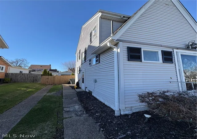 Photo 3 of Single family home for sale at 3721 Collins Way, Weirton, WV 26062 | MLS# 5214260 | Listing updated on 2026-09-07