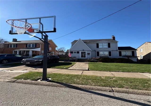 Photo 3 of Single family home for sale at 3721 Collins Way, Weirton, WV 26062 | MLS# 5214260 | Listing updated on 2026-09-07