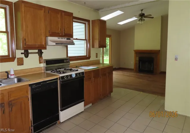 Photo 2 of Sale Pending at 695 Morris Dr, Vermilion, OH 44089 | MLS# 5215777 | Listing updated on 2026-09-04