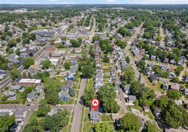 Photo 3 of Sale Pending at 1274 Woodland Ave Nw, Canton, OH 44703 | MLS# 5215864 | Listing updated on 2026-09-03