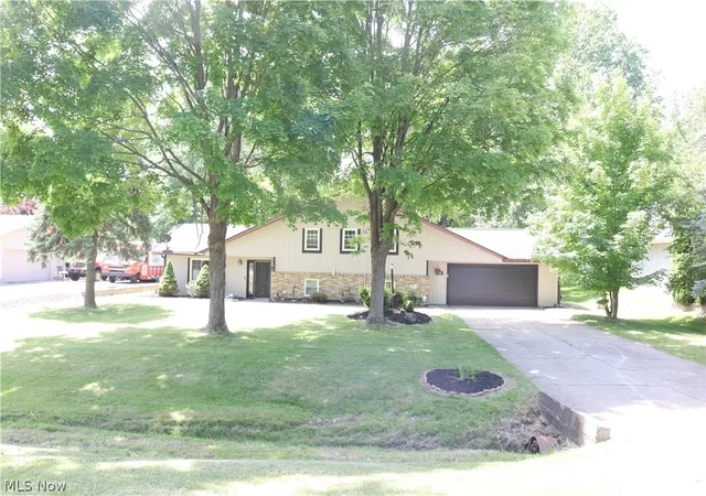 Photo 2 of Single family home for sale at 812 Blackfeet Trl, Macedonia, OH 44056 | MLS# 5216141 | Listing updated on 2026-09-07
