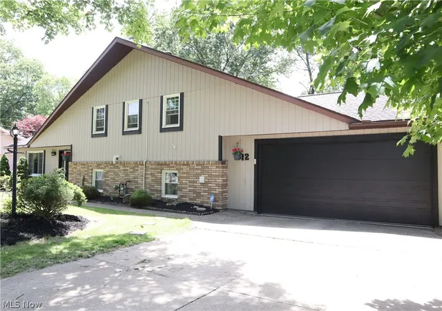 Photo 3 of Single family home for sale at 812 Blackfeet Trl, Macedonia, OH 44056 | MLS# 5216141 | Listing updated on 2026-09-07