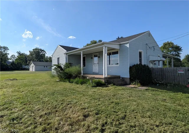 Photo 2 of Single family home for sale at 41386 Schadden Rd, Elyria, OH 44035 | MLS# 5216495 | Listing updated on 2026-09-10