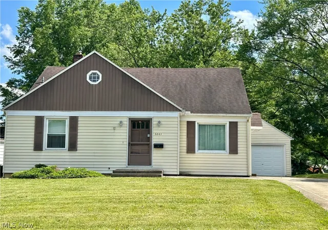 Photo 1 of Sale Pending at 3241 Estates Cir, Youngstown, OH 44511 | MLS# 5216575 | Listing updated on 2026-09-06