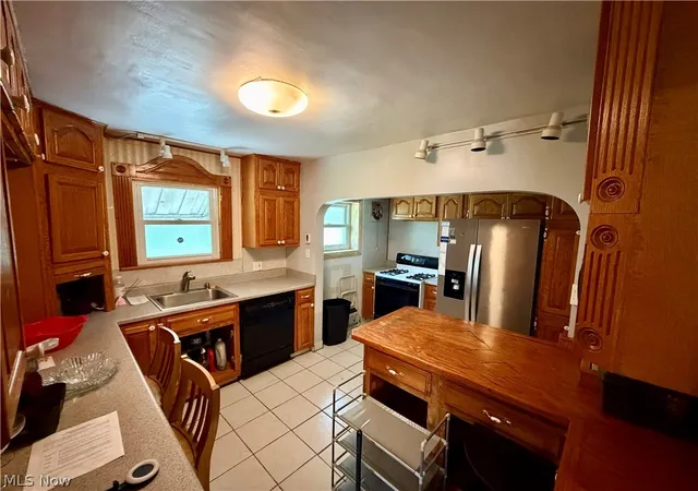 Photo 3 of Single family home for sale at 85 Homestead Dr, Youngstown, OH 44512 | MLS# 5216602 | Listing updated on 2026-09-10