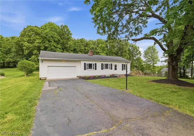 Photo 2 of Single family home for sale at 4443 Hilltop Dr, New Franklin, OH 44203 | MLS# 5216759 | Listing updated on 2026-09-12