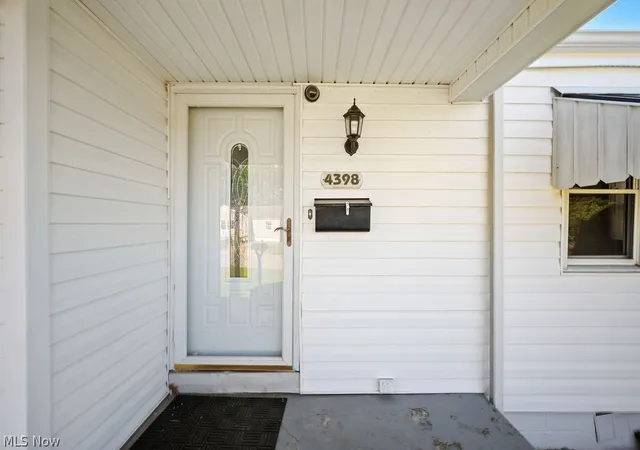 Photo 4 of Sale Pending at 4398 Packard St, Parkersburg, WV 26104 | MLS# 5216701 | Listing updated on 2026-09-12