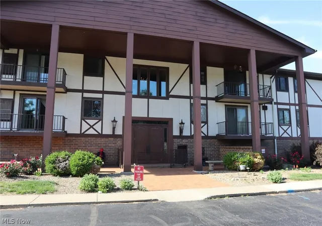Condo for sale at 4849 Grace Rd #121, North Olmsted, OH 44070 | MLS# 5216888