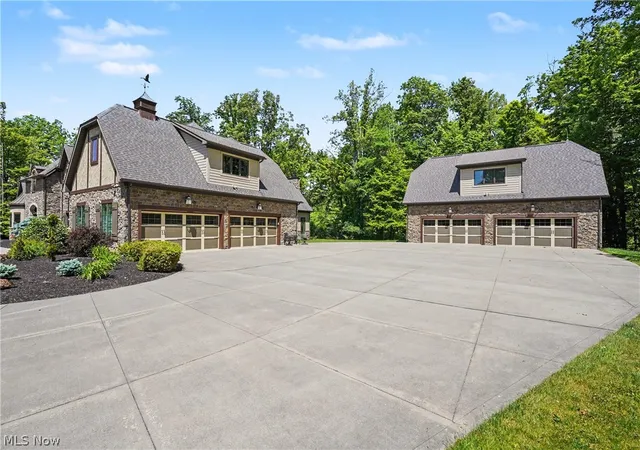 Photo 2 of Sale Pending at 215 Brighton Ln, Peninsula, OH 44264 | MLS# 5216787 | Listing updated on 2026-09-08