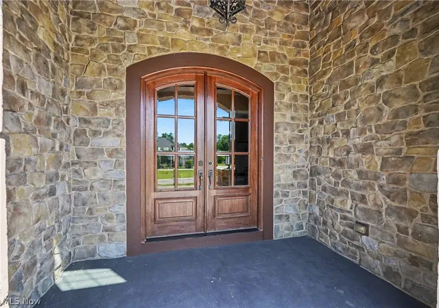 Photo 3 of Sale Pending at 215 Brighton Ln, Peninsula, OH 44264 | MLS# 5216787 | Listing updated on 2026-09-08