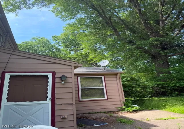 Photo 3 of Single family home for sale at 1105 Hereford Rd, Cleveland, OH 44112 | MLS# 5217384 | Listing updated on 2026-09-02