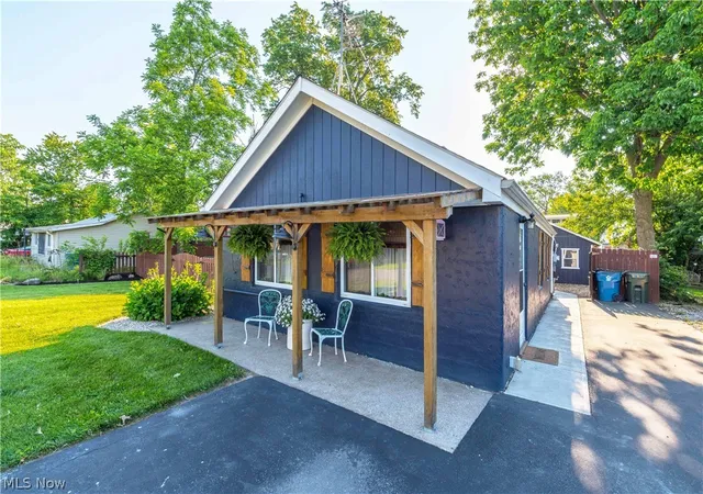 Photo 2 of Sale Pending at 303 Roxboro Rd, Vermilion, OH 44089 | MLS# 5215666 | Listing updated on 2026-09-08