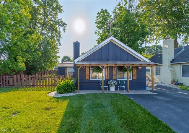 Photo 3 of Sale Pending at 303 Roxboro Rd, Vermilion, OH 44089 | MLS# 5215666 | Listing updated on 2026-09-08