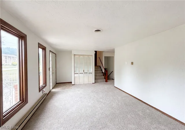 Photo 3 of Single family home for sale at 1015 Kingsway Dr, Lorain, OH 44052 | MLS# 5218127 | Listing updated on 2026-10-01