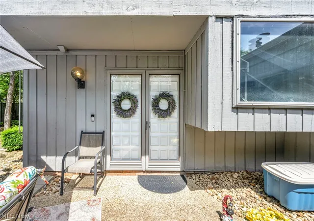 Photo 3 of Sale Pending at 410 29 Willow Cir, Aurora, OH 44202 | MLS# 5217505 | Listing updated on 2026-09-11