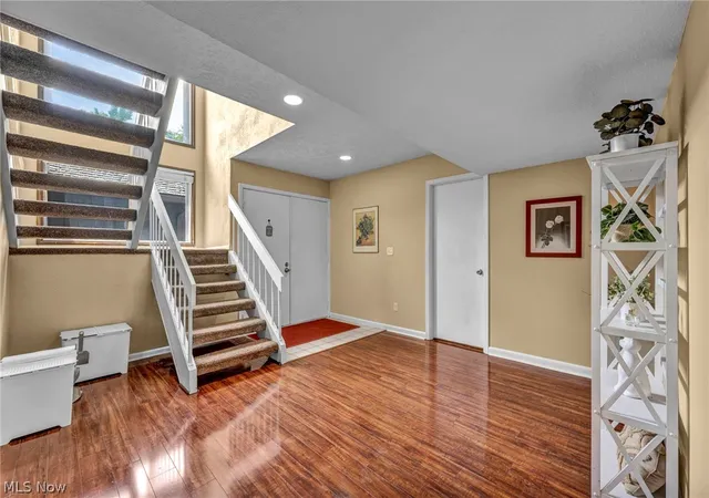 Listing Photo 4 - Condo for sale in building located at 410-29 Willow Cir, Aurora, OH 44202