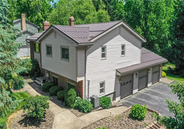 Photo 2 of Single family home for sale at 11836 Kenyon Dr, Hiram, OH 44234 | MLS# 5218500 | Listing updated on 2026-09-19