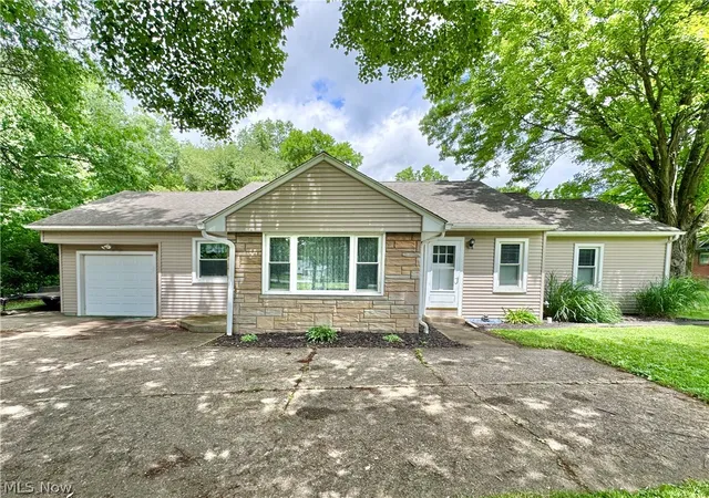 Photo 1 of Single family home for sale at 5026 Lockwood Blvd, Youngstown, OH 44511 | MLS# 5218384 | Listing updated on 2026-09-09