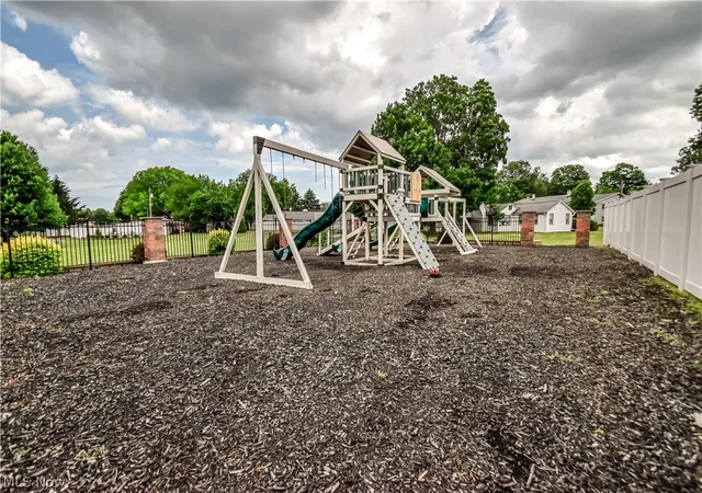 Listing Photo 2 - Condo for sale in building located at 1 Meadowlawn Dr, Mentor, OH 44060 - Unit #12