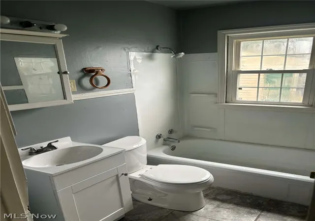 Photo 3 of Single family home for sale at 828 Marmion Ave, Youngstown, OH 44502 | MLS# 5218869 | Listing updated on 2026-09-08