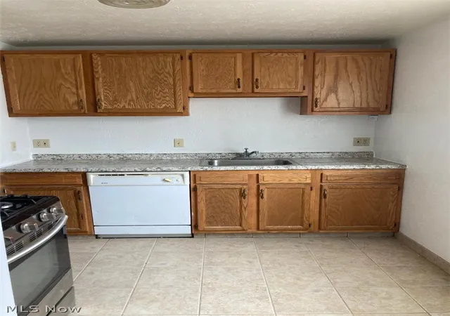 Photo 2 of Condo for sale at 4871 Banbury Ct #15, Cleveland, OH 44128 | MLS# 5219081 | Listing updated on 2026-09-04