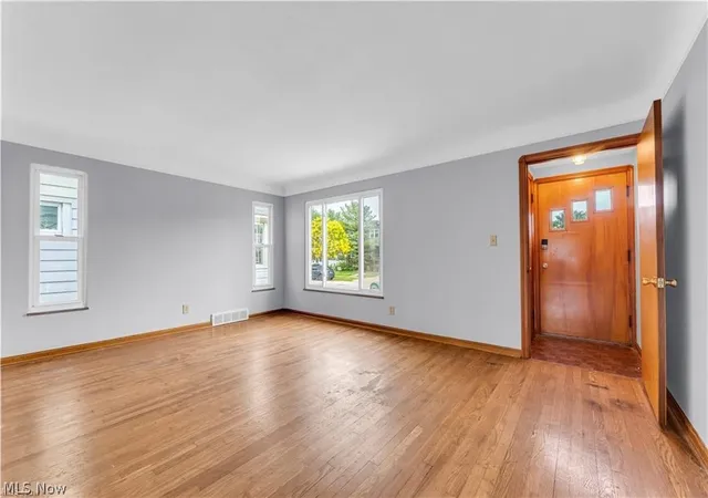 Listing Photo 4 - Condo for sale in building located at 3819 W 137th St, Cleveland, OH 44111