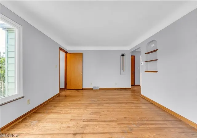 Listing Photo 5 - Condo for sale in building located at 3819 W 137th St, Cleveland, OH 44111
