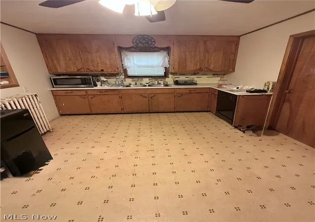 Photo 3 of Single family home for sale at 9030 Lake Shore Blvd, Mentor, OH 44060 | MLS# 5219411 | Listing updated on 2026-09-10