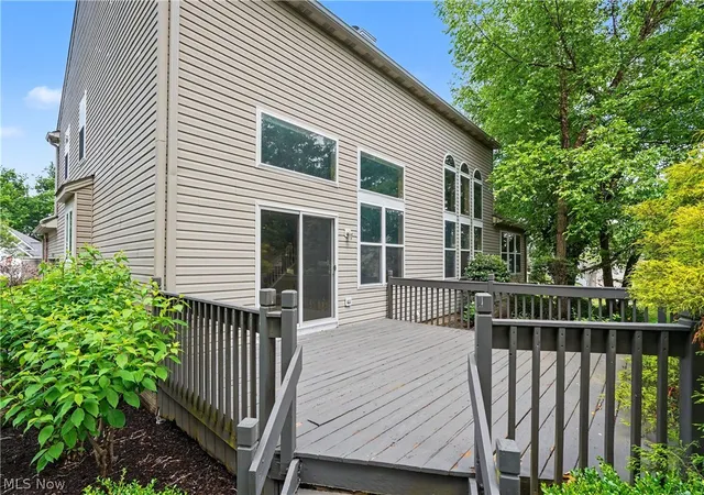 Listing Photo 2 - Condo for sale in building located at 532 Covington Ln, Chagrin Falls, OH 44023