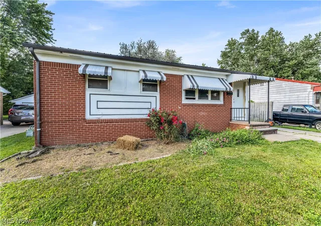 Photo 2 of Sale Pending at 567 Walnut St, Elyria, OH 44035 | MLS# 5219053 | Listing updated on 2026-09-06