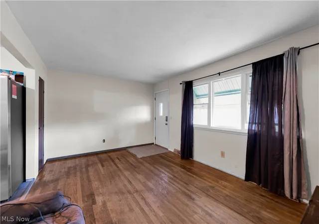 Photo 3 of Sale Pending at 567 Walnut St, Elyria, OH 44035 | MLS# 5219053 | Listing updated on 2026-09-06
