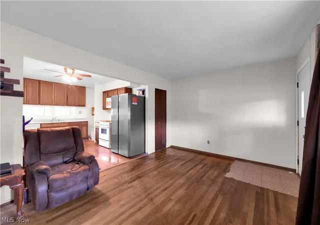 Photo 4 of Sale Pending at 567 Walnut St, Elyria, OH 44035 | MLS# 5219053 | Listing updated on 2026-09-06