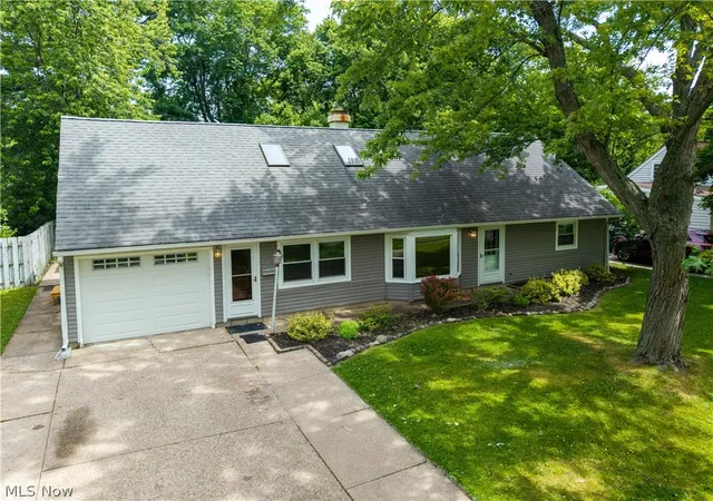 Photo 2 of Single family home for sale at 4905 Pinewood Dr, Sheffield Lake, OH 44054 | MLS# 5220206 | Listing updated on 2026-10-05
