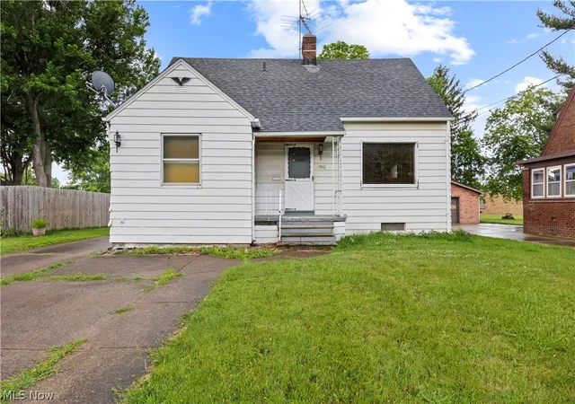 Photo 2 of Single family home for sale at 406 Root Rd, Lorain, OH 44052 | MLS# 5219517 | Listing updated on 2026-09-15