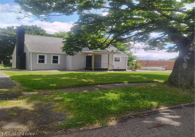 Photo 2 of Single family home for sale at 21 Fernwood Ave, Youngstown, OH 44509 | MLS# 5220711 | Listing updated on 2026-09-12