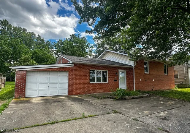 Photo 1 of Single family home for sale at 1432 Elm Rd Ne, Warren, OH 44483 | MLS# 5220704 | Listing updated on 2026-09-15