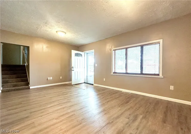 Photo 2 of Single family home for sale at 1432 Elm Rd Ne, Warren, OH 44483 | MLS# 5220704 | Listing updated on 2026-09-15