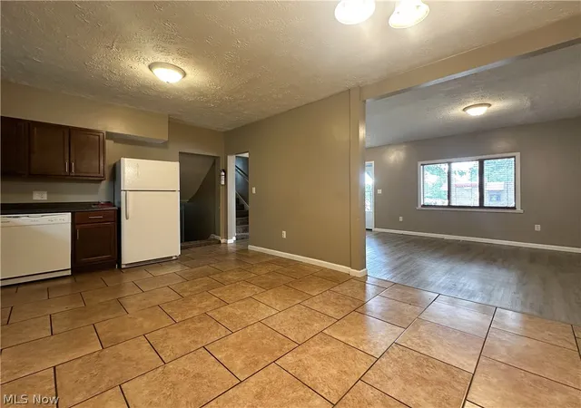 Photo 4 of Single family home for sale at 1432 Elm Rd NE, Warren, OH 44483 | MLS# 5220704 | Listing updated on 2026-09-15