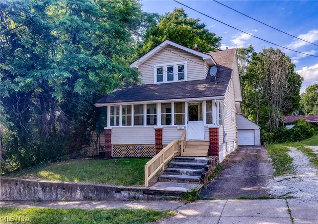 Photo 2 of Single family home for sale at 39 E Catawba Ave, Akron, OH 44301 | MLS# 5220332 | Listing updated on 2026-09-03