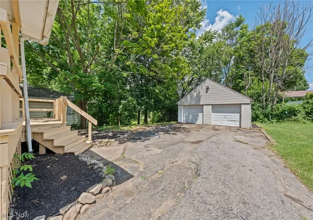 Photo 3 of Single family home for sale at 39 E Catawba Ave, Akron, OH 44301 | MLS# 5220332 | Listing updated on 2026-09-03