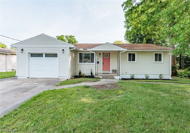 Single family home for sale at 1730 W 20th Street, Lorain, OH 44052 | MLS# 5220834
