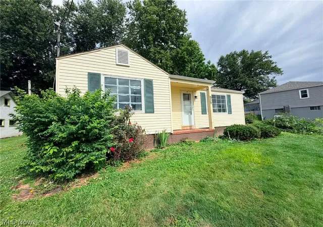 Photo 3 of Single family home for sale at 939 Blue Ave, Zanesville, OH 43701 | MLS# 5221114 | Listing updated on 2026-09-04