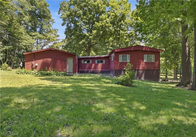 Photo 1 of Sale Pending at 5018 Fairfield School Rd, Columbiana, OH 44408 | MLS# 5221196 | Listing updated on 2026-09-08