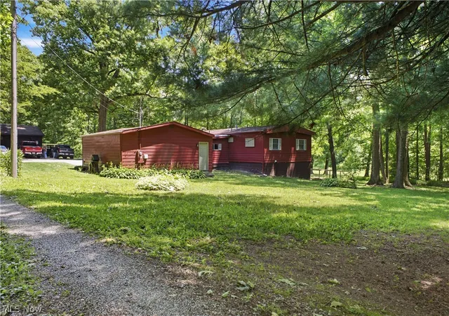 Photo 3 of Sale Pending at 5018 Fairfield School Rd, Columbiana, OH 44408 | MLS# 5221196 | Listing updated on 2026-09-08
