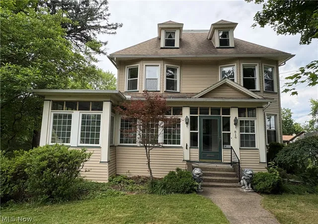Photo 1 of Single family home for sale at 816 N Market St, Lisbon, OH 44432 | MLS# 5215399 | Listing updated on 2026-09-10